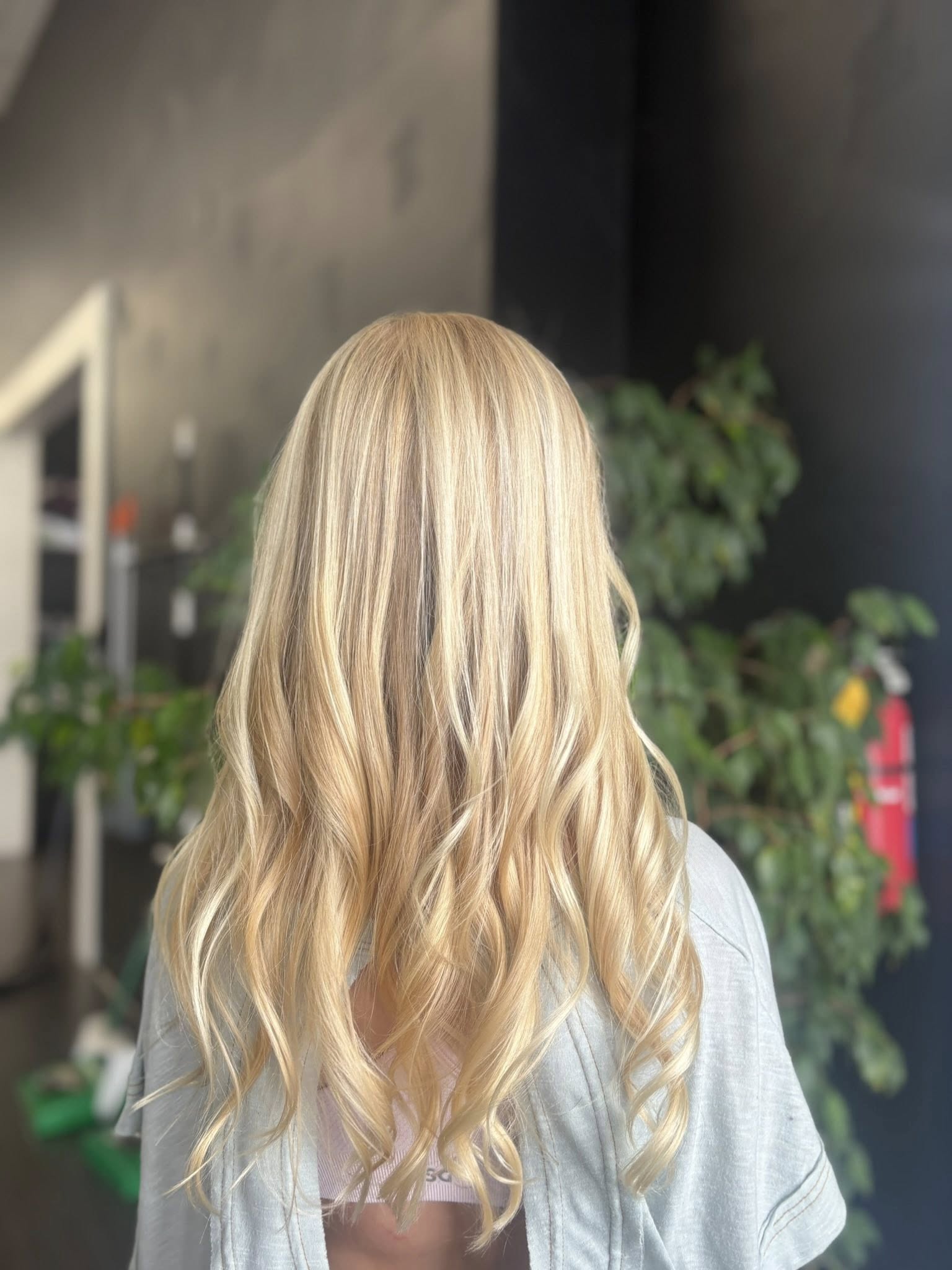 Beachy blonde waves